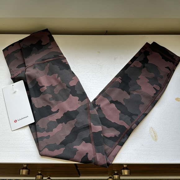 Lululemon wunder train HR Tight 25” - Picture 2 of 4